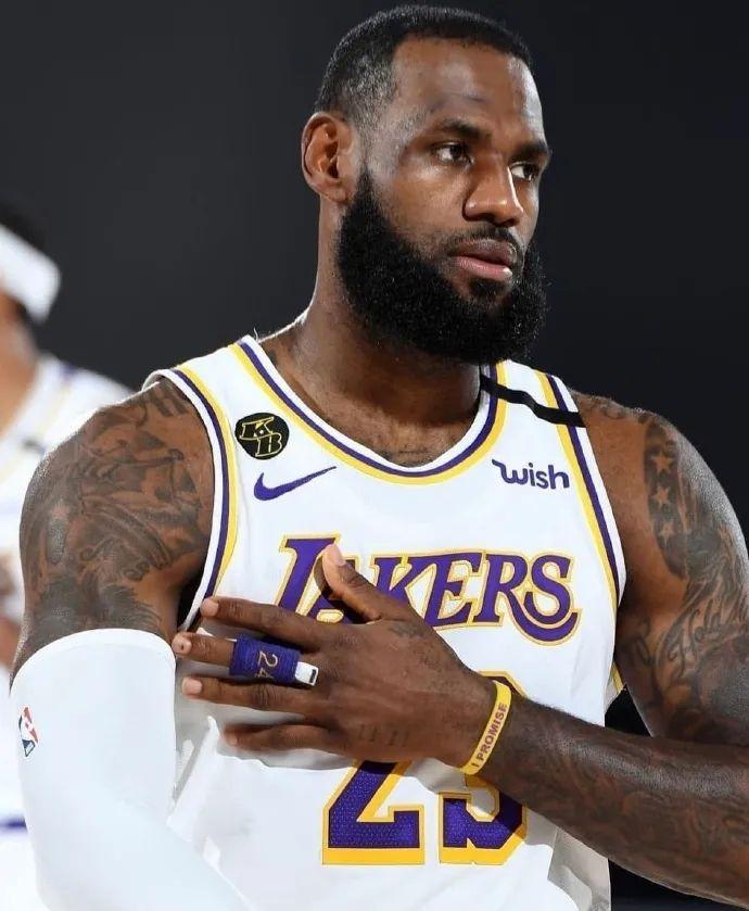 从品牌与收 从品牌与收